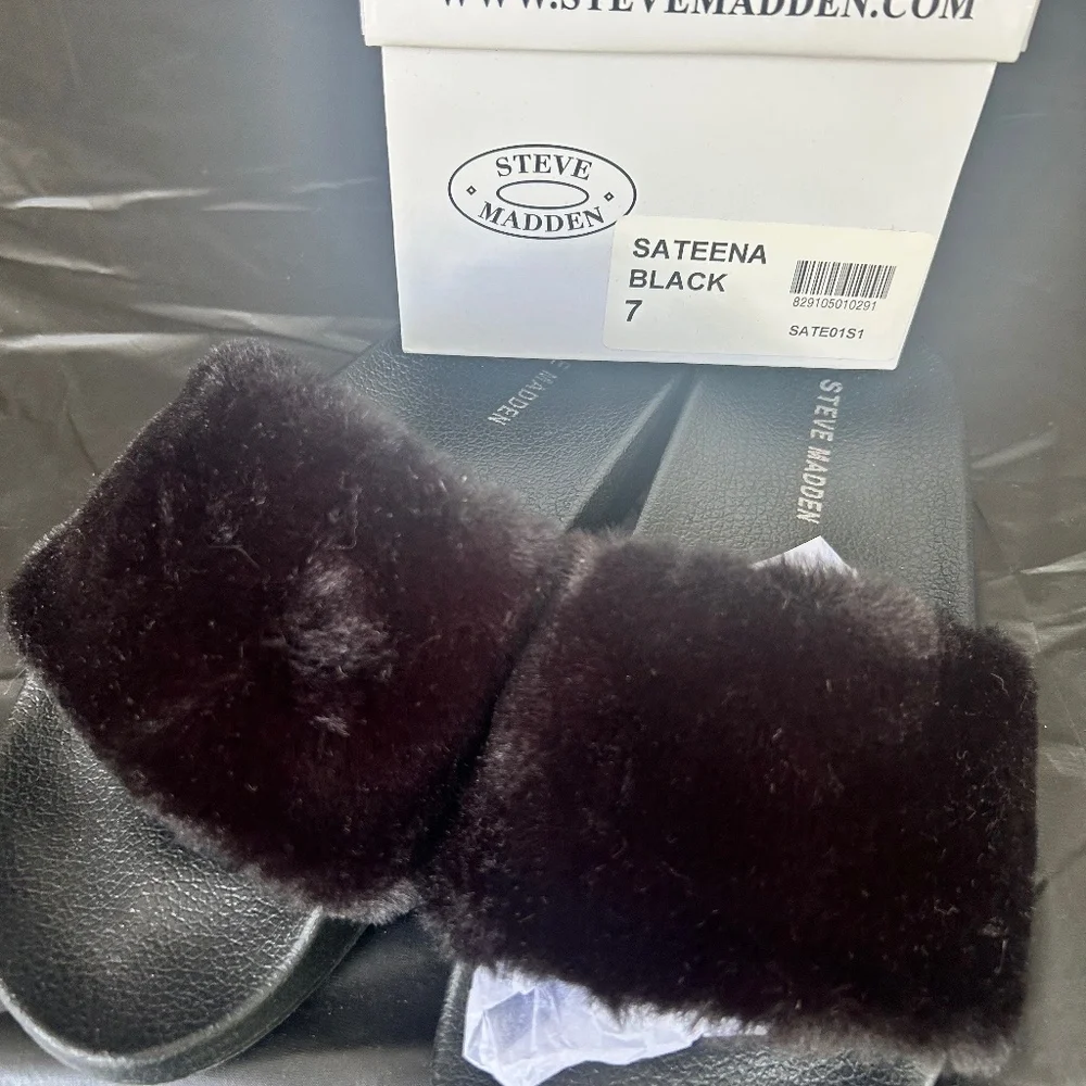 Steve Madden Women’s black faux fur slides size 7 - Picture 2 of 2